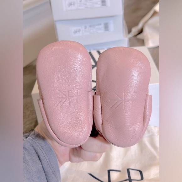 Sz 2 Freshly Picked Soft Soles, Blush Pink Mary Janes with Dustcover - Picture 4 of 7